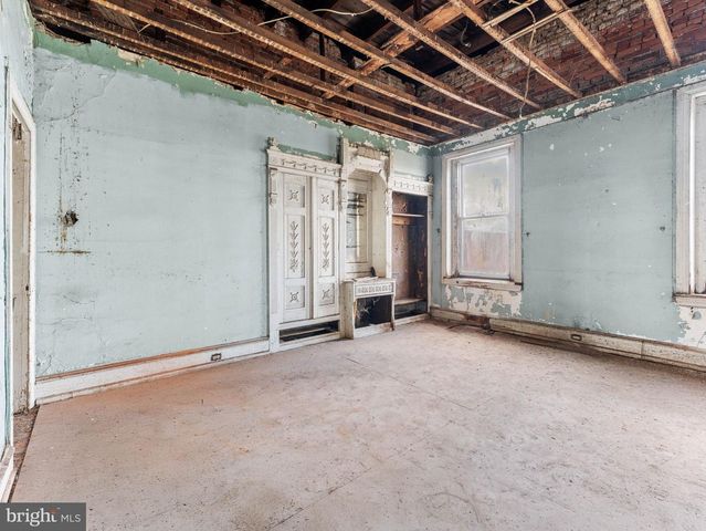 1542 W DIAMOND ST, Philadelphia, PA 19121