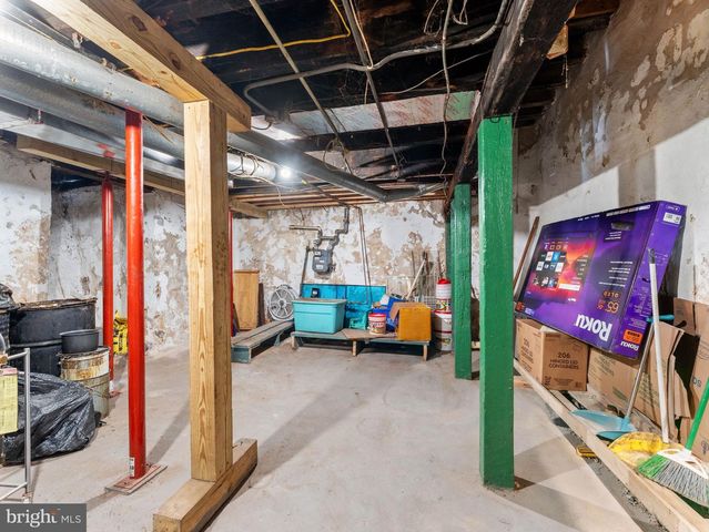 1542 W DIAMOND ST, Philadelphia, PA 19121