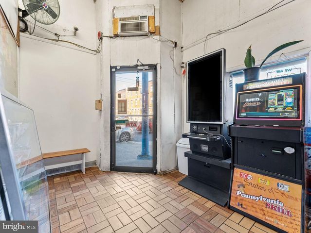 1542 W DIAMOND ST, Philadelphia, PA 19121