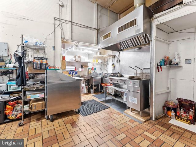 1542 W DIAMOND ST, Philadelphia, PA 19121