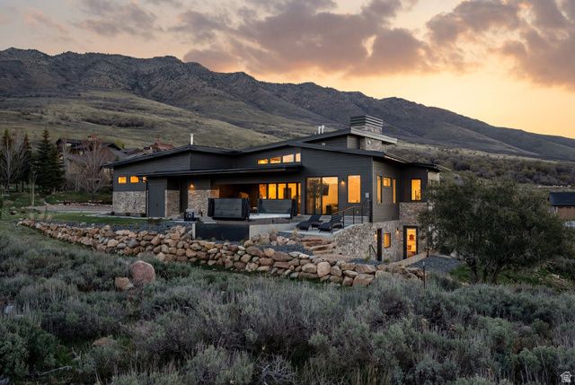 5585 E HIGHLAND VIEW CT, Eden, UT 84310