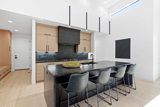 5585 E HIGHLAND VIEW CT, Eden, UT 84310