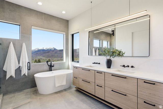 5585 E HIGHLAND VIEW CT, Eden, UT 84310