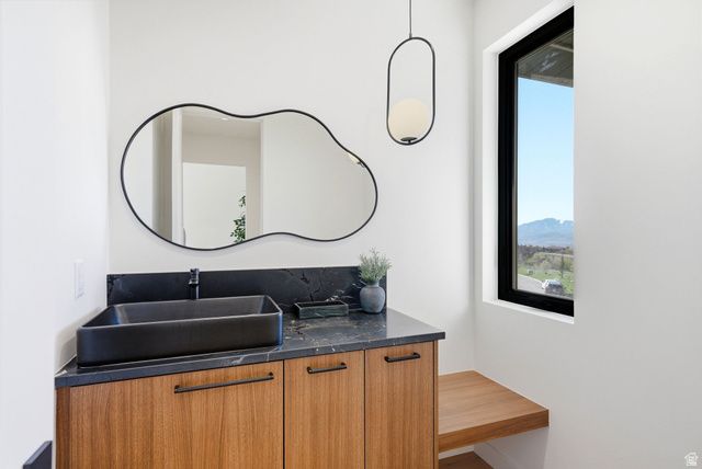 5585 E HIGHLAND VIEW CT, Eden, UT 84310