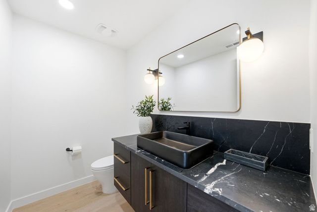5585 E HIGHLAND VIEW CT, Eden, UT 84310
