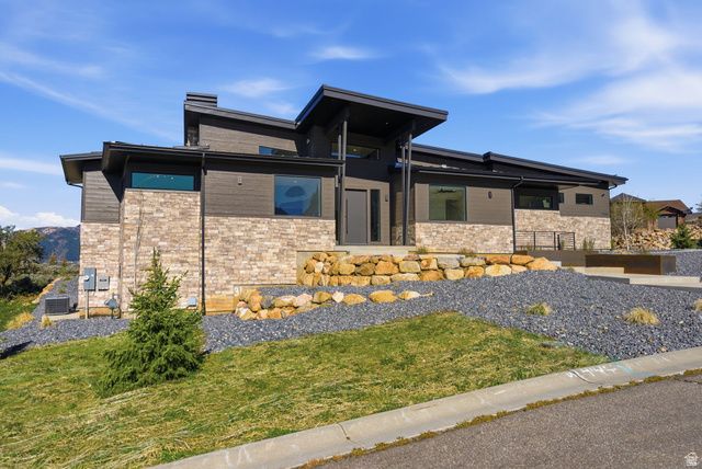 5585 E HIGHLAND VIEW CT, Eden, UT 84310