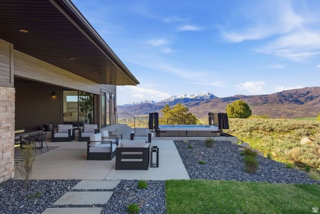 5585 E HIGHLAND VIEW CT, Eden, UT 84310