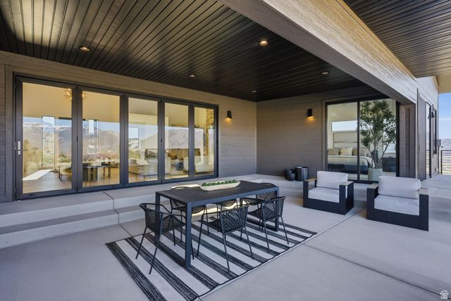 5585 E HIGHLAND VIEW CT, Eden, UT 84310
