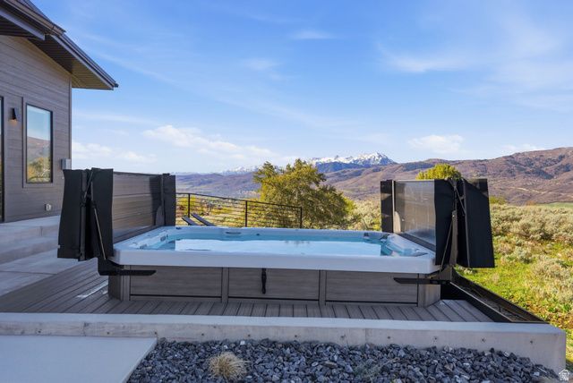 5585 E HIGHLAND VIEW CT, Eden, UT 84310