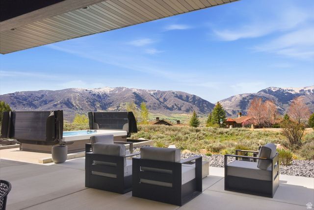5585 E HIGHLAND VIEW CT, Eden, UT 84310