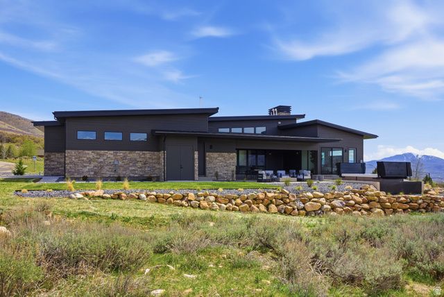 5585 E HIGHLAND VIEW CT, Eden, UT 84310