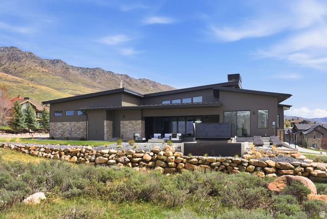 5585 E HIGHLAND VIEW CT, Eden, UT 84310