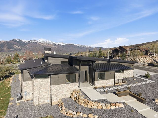5585 E HIGHLAND VIEW CT, Eden, UT 84310