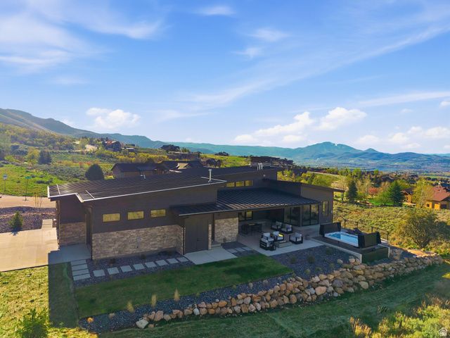 5585 E HIGHLAND VIEW CT, Eden, UT 84310