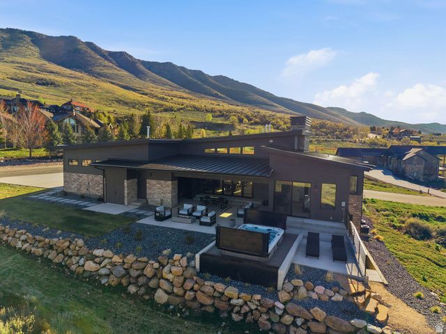 5585 E HIGHLAND VIEW CT, Eden, UT 84310