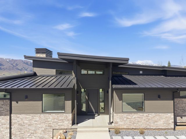 5585 E HIGHLAND VIEW CT, Eden, UT 84310