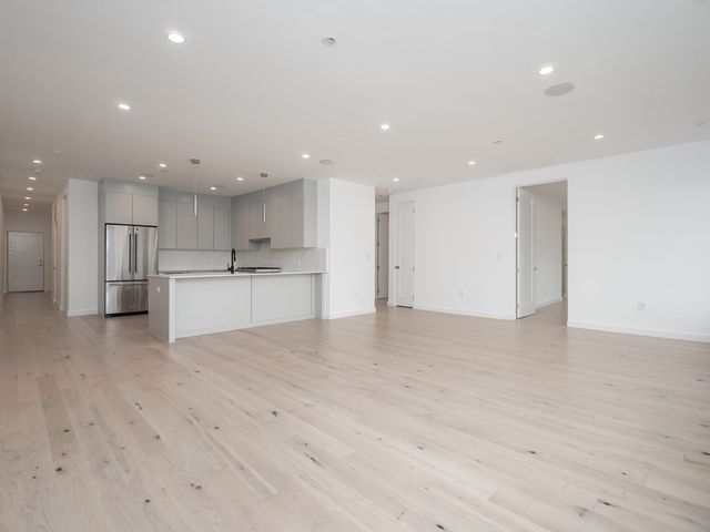 340 West 2nd Street 9, Boston, MA 02127