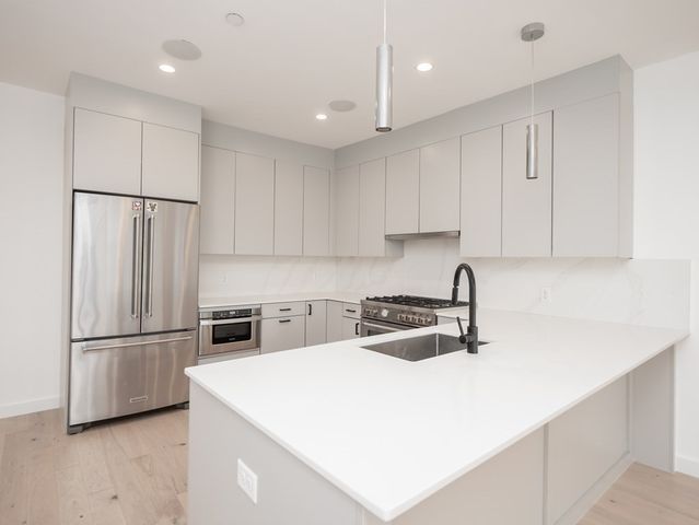 340 West 2nd Street 9, Boston, MA 02127