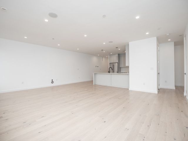 340 West 2nd Street 9, Boston, MA 02127