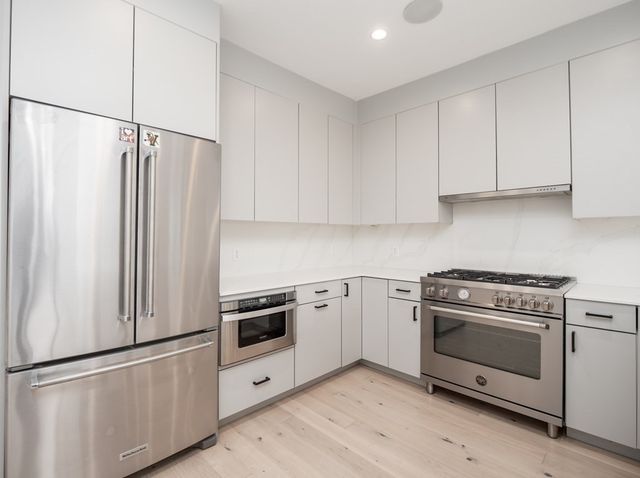 340 West 2nd Street 9, Boston, MA 02127