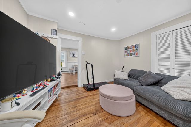 16 Svenson Ave 1, Worcester, MA 01607