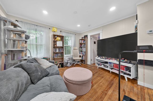 16 Svenson Ave 1, Worcester, MA 01607