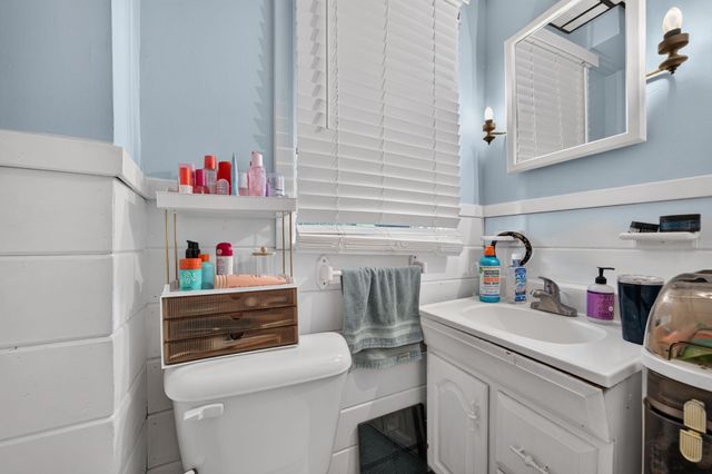 16 Svenson Ave 1, Worcester, MA 01607