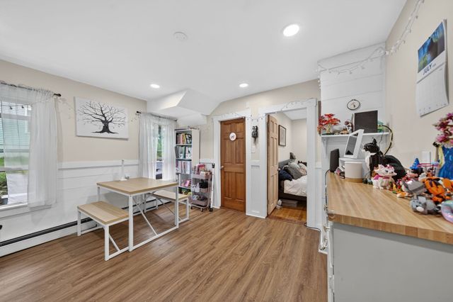 16 Svenson Ave 1, Worcester, MA 01607