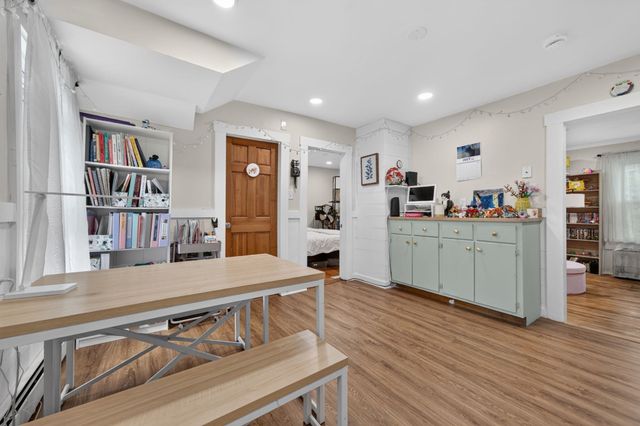 16 Svenson Ave 1, Worcester, MA 01607