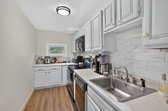 16 Svenson Ave 1, Worcester, MA 01607