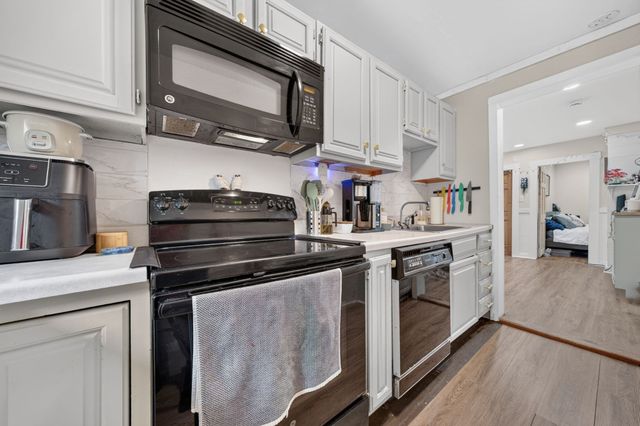 16 Svenson Ave 1, Worcester, MA 01607