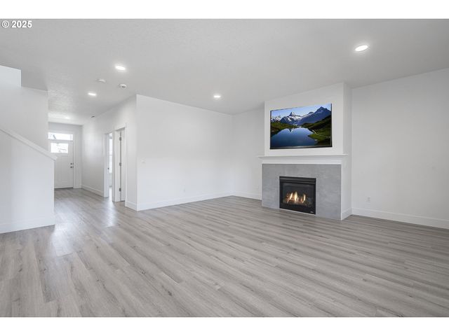 1565 S QUARTZ Dr, Cornelius, OR 97113