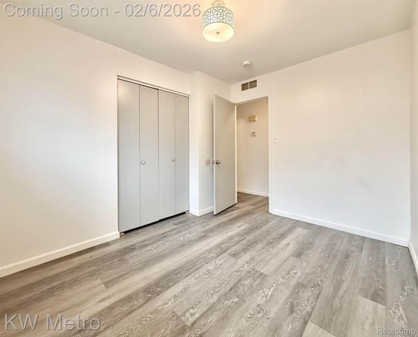 13231 ALBANY Street, Oak Park, MI 48237