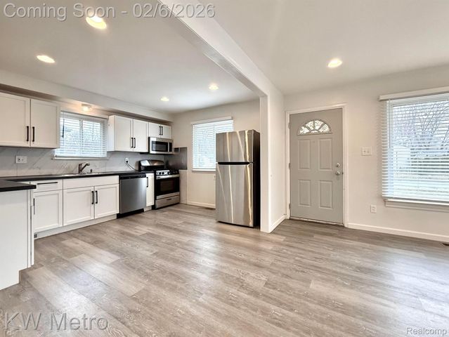 13231 ALBANY Street, Oak Park, MI 48237