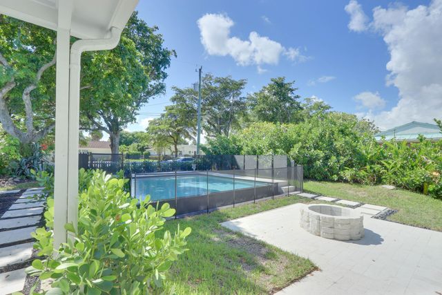 1808 N 17th Ave Avenue N, Lake Worth Beach, FL 33460