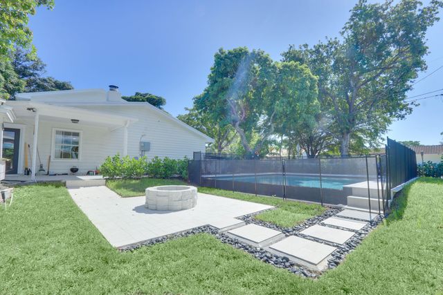1808 N 17th Ave Avenue N, Lake Worth Beach, FL 33460