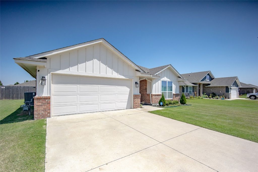 1121 SE 17th Street, Newcastle, OK 73065