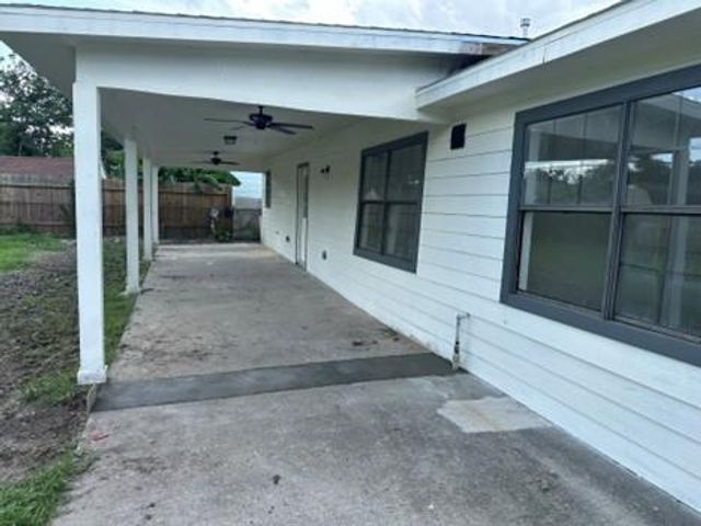 2318 Kingsdale Drive, Deer Park, TX 77536