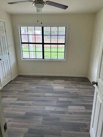 2318 Kingsdale Drive, Deer Park, TX 77536