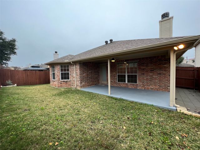 1835 Woodchase Drive, Fort Worth, TX 76120