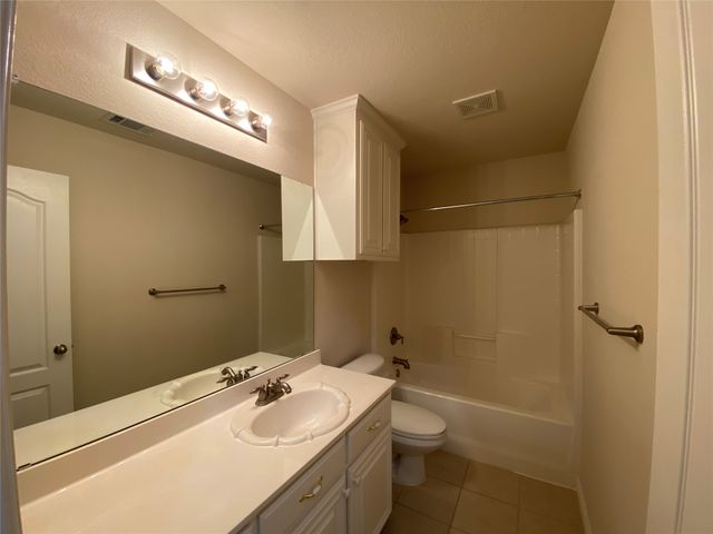 1835 Woodchase Drive, Fort Worth, TX 76120