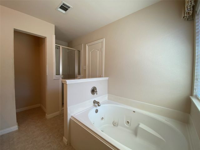 1835 Woodchase Drive, Fort Worth, TX 76120