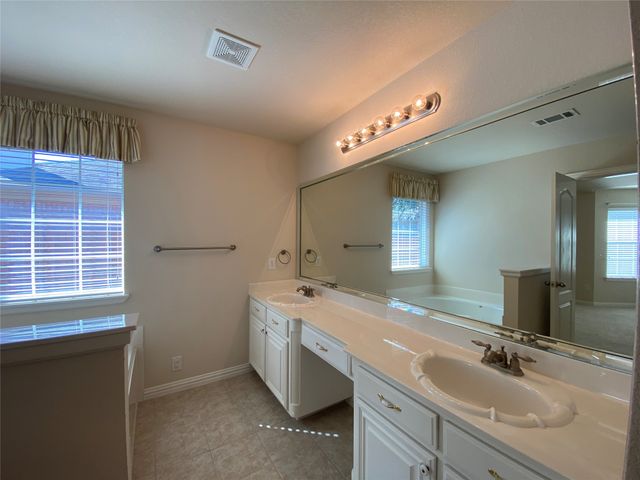 1835 Woodchase Drive, Fort Worth, TX 76120