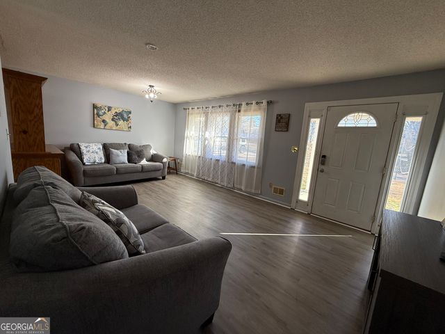 102 Hemlock Street, Warner Robins, GA 31093