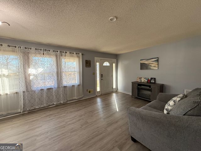 102 Hemlock Street, Warner Robins, GA 31093