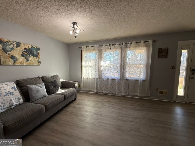 102 Hemlock Street, Warner Robins, GA 31093