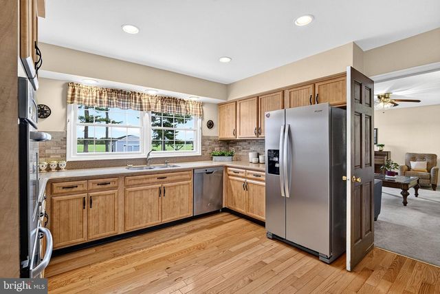 140 PLAINSBORO RD, Cranbury, NJ 08512