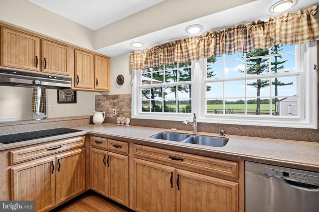 140 PLAINSBORO RD, Cranbury, NJ 08512