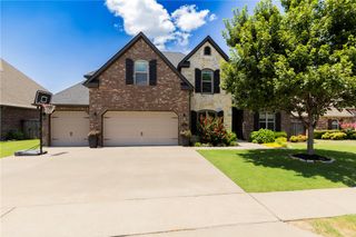6214 S 28th Street, Rogers, AR 72758