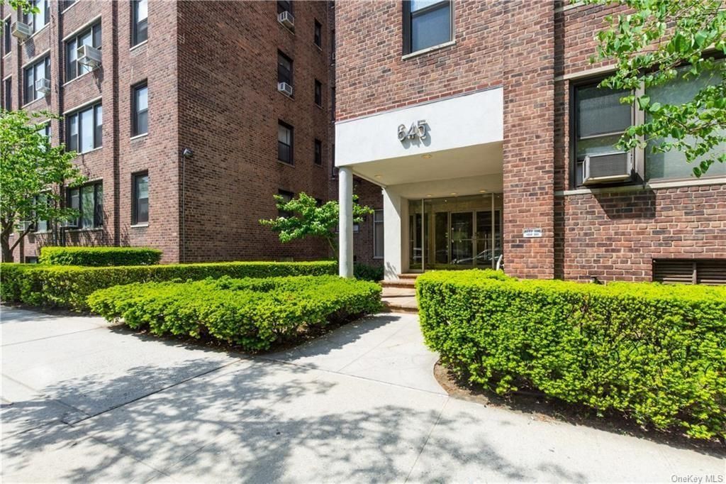 645 W 239th Street 4D, Bronx, NY 10463